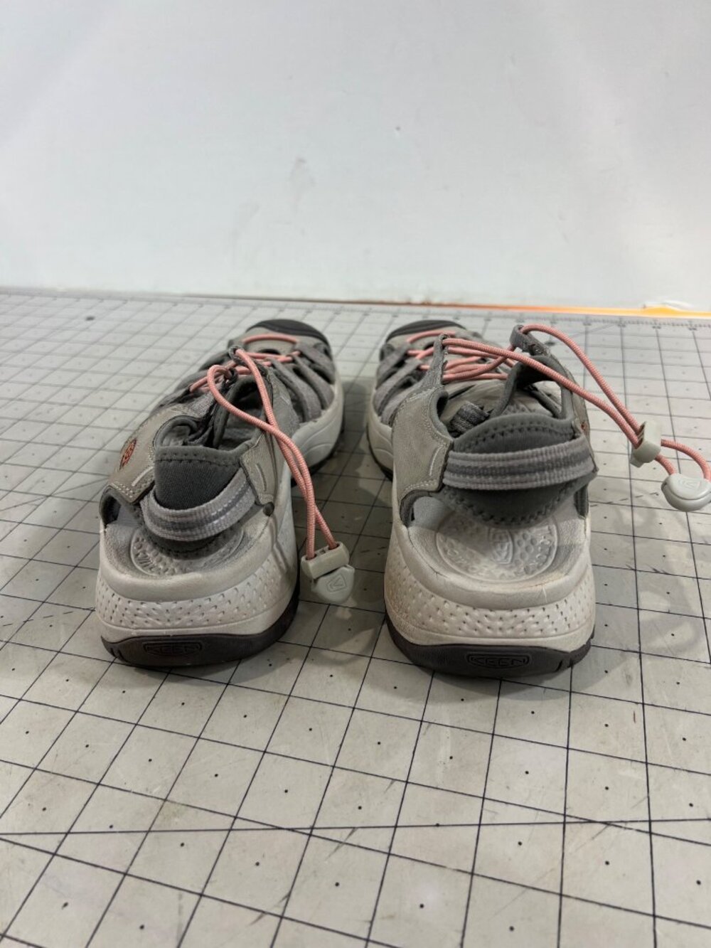 Keen Women’s Gray Water-Resistant Hiking Sandals Size 9 Pink Adjustable Laces ~ - Picture 7 of 7